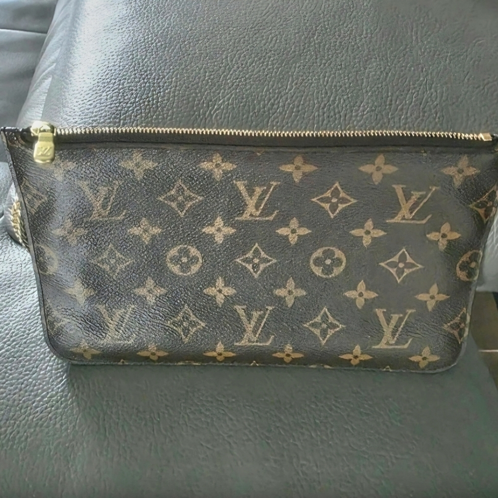 LOUIS VUITTON Authentic NEW  Neverfull Pochette Monogram Wrislet/Crossbody Chain